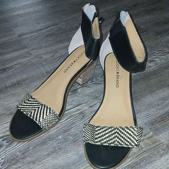 Lucky Brand Batima Ankle Strap Chevron  Sandals Sz 8W  EUC worn once Sz 8 WIDE - Picture 1 of 6